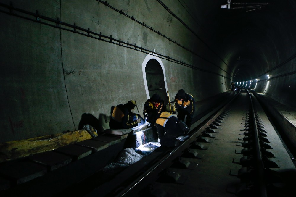 平顶山铁路运营隧道病害现状